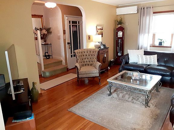 3rd image of 8905 18th Ave #1