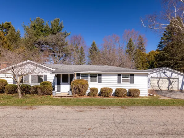510 Mechanic St, Stockbridge, MI 49285