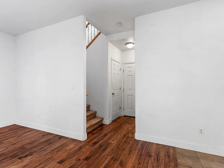 315 S 34th Pl — Photo 25