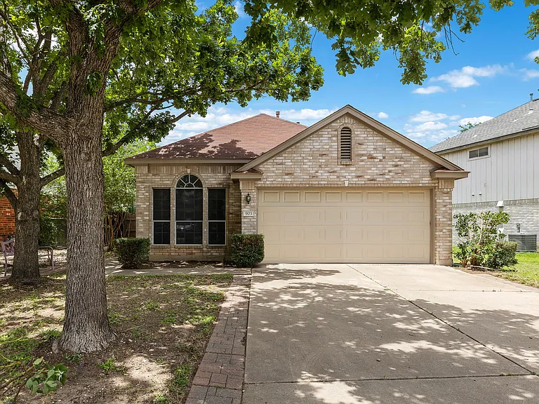 903 Luke Ln — Photo 1