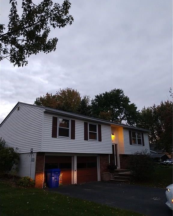 1st image of 7 Candlewick Dr