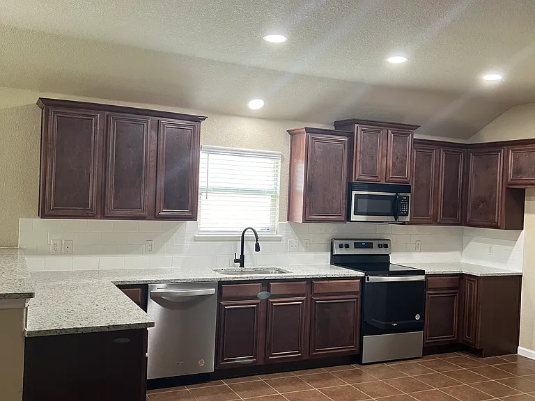 1501 Applegate Way — Photo 7