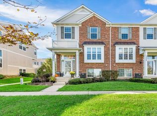 3200 Neubauer Cir, Lindenhurst, IL 60046