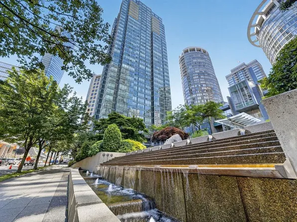 1200 Georgia St W #2202, Vancouver, BC V6E 4R2