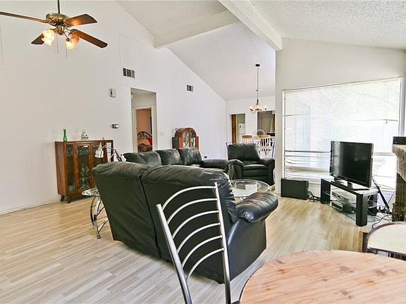 2nd image of 566 Hunters Glen St