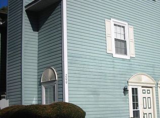 200 Henwick Ct, Chesapeake, VA 23320