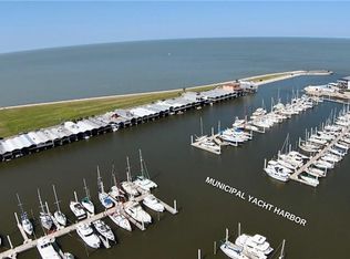 7690 & 7700 Breakwater Dr, New Orleans, LA 70124