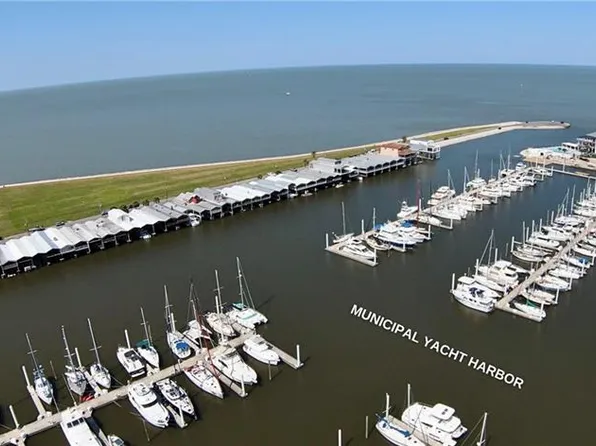 7690 & 7700 Breakwater Dr, New Orleans, LA 70124