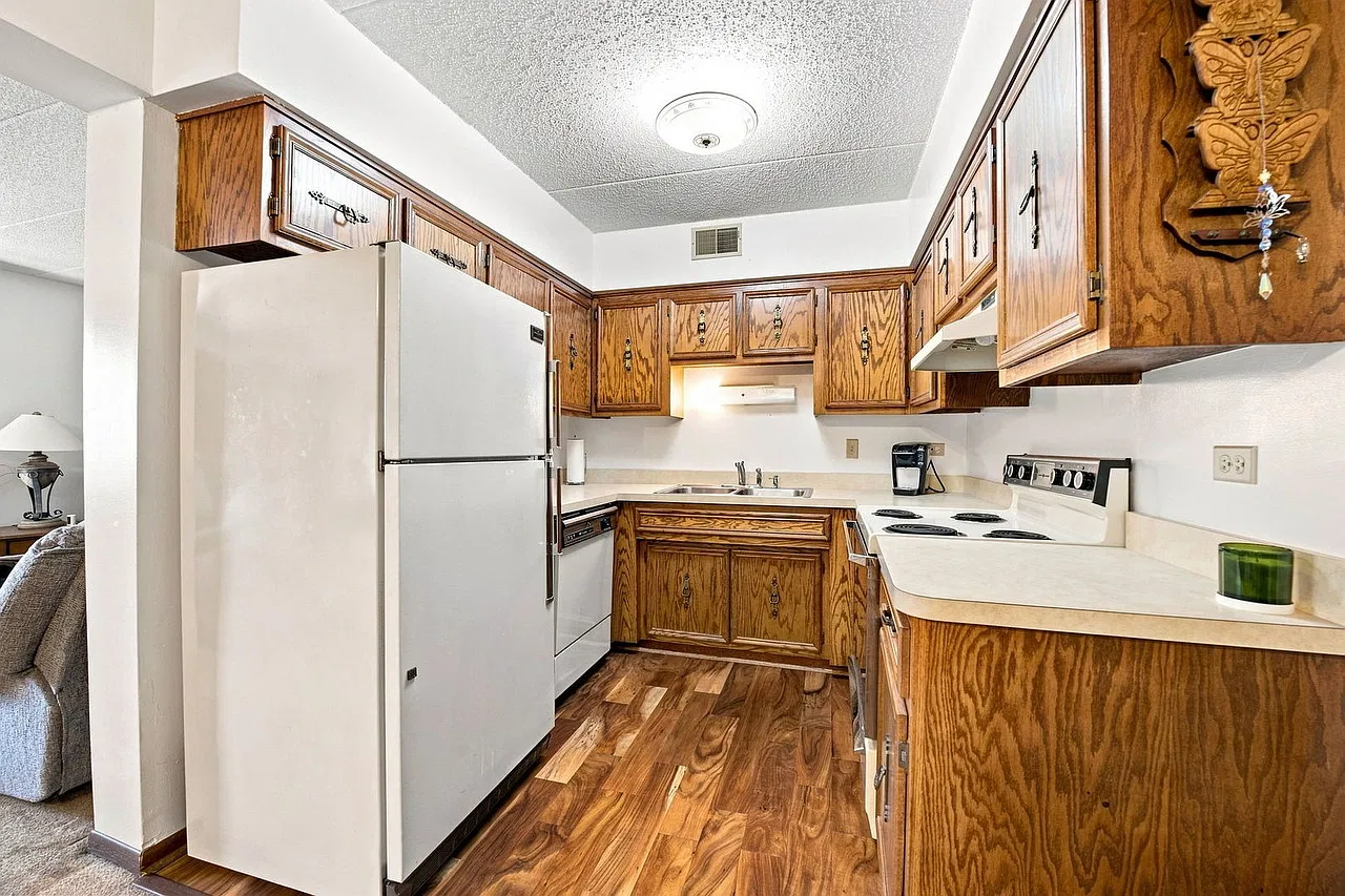 2 bed, 1018 sqft, $2,000 — Photo 3