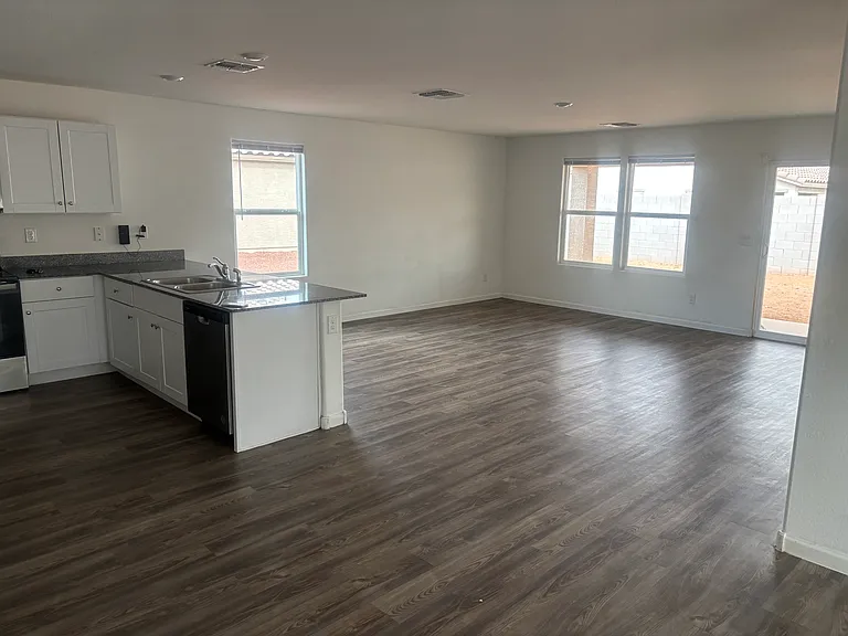 1427 E Jaycie Dr — Photo 8