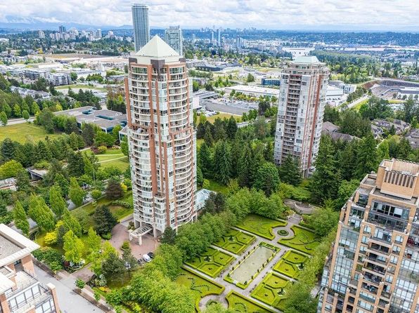 6838 Station Hill Dr #902, Burnaby, BC V3N 5A4