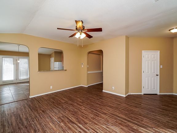 4th image of 4315 Lakeway Dr