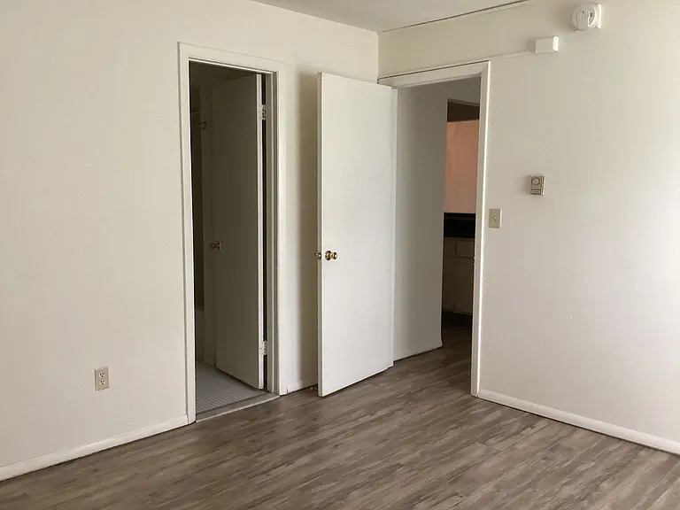 University Park Apartments near Cornell University — Photo 100
