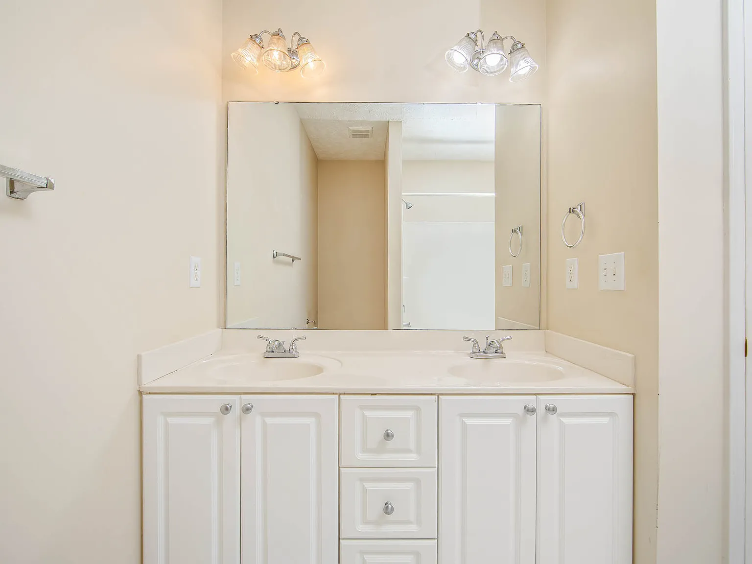 3930-101 Bardstown Ct. - TH — Photo 2
