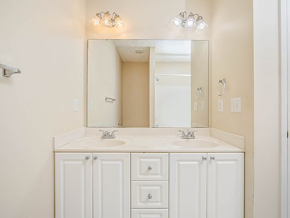 3rd image of 3930-101 Bardstown Ct