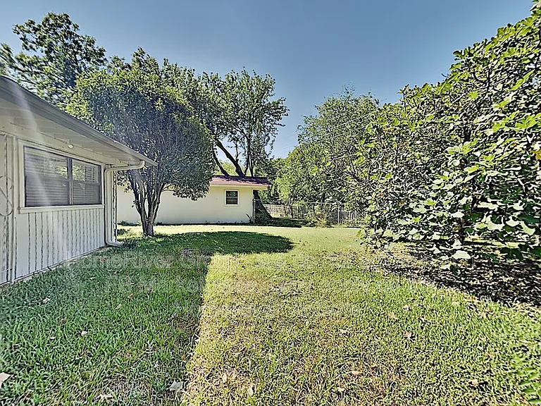 1319 Wisteria Way — Photo 16