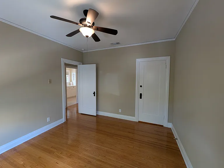 800 N Orange Grove Ave — Photo 20