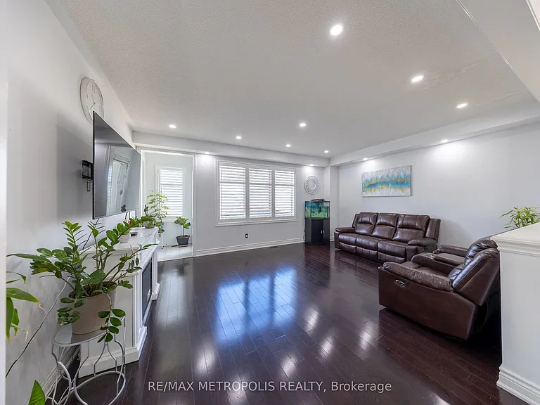 36 Michaelis St — Photo 16