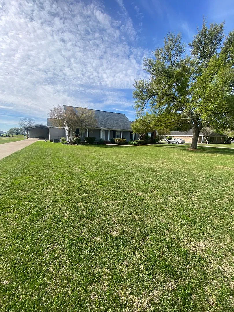 Stunning 3 Bed, 2.5 Bath Home on 2.5 Acres with Inground Pool, Guest Suite, and Outdoor Kitchen i... — Photo 3