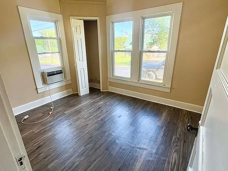 115 Humble Ave — Photo 5