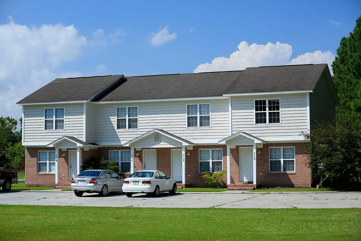 2 bed, 1.5 bath, 1040 sqft, $1,400 — Photo 1