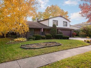 3823 Miller Dr, Glenview, IL