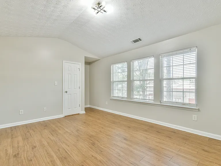 2529 Emma Way — Photo 14