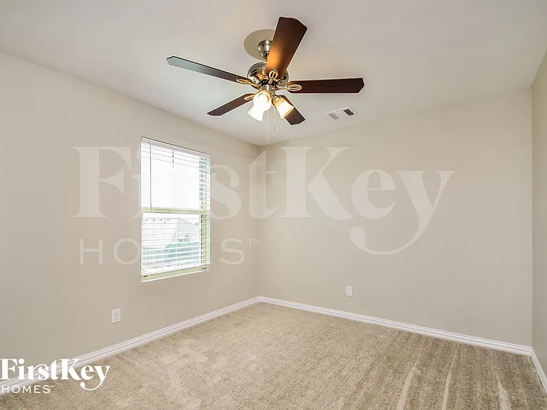 223 Rosewood Dr — Photo 12