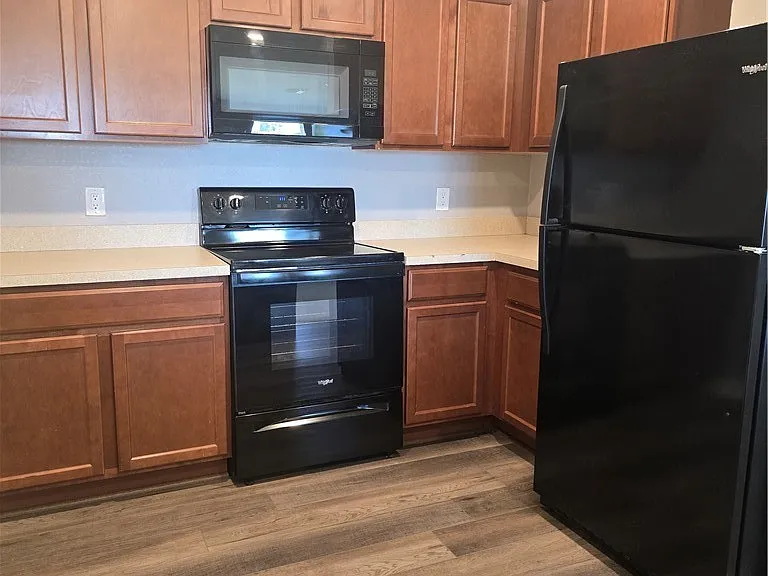 2122 NE 13th Pl — Photo 10