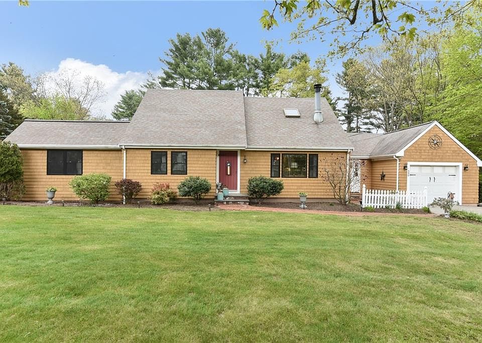 590 Central St, Burrillville, RI 02839 Zillow