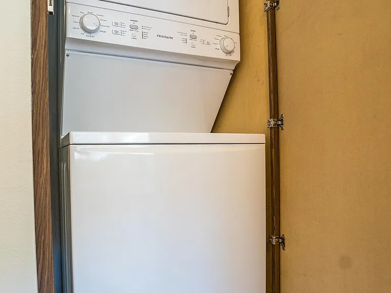 2160 Riverside Ave #7 — Photo 32