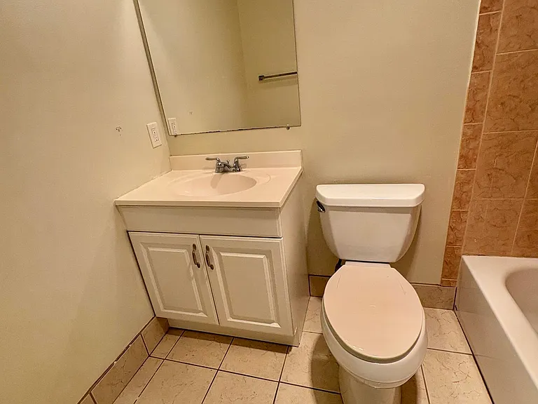 63 Coventry Ln #C — Photo 5