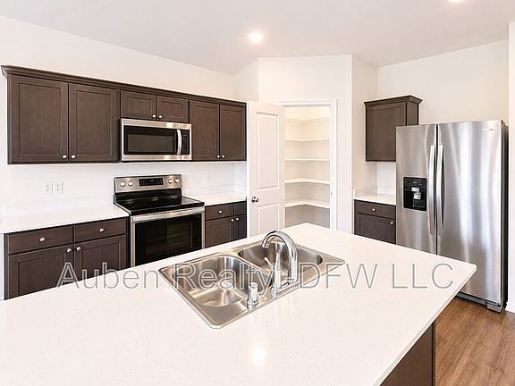 5th image of 2117 Berrywood Dr