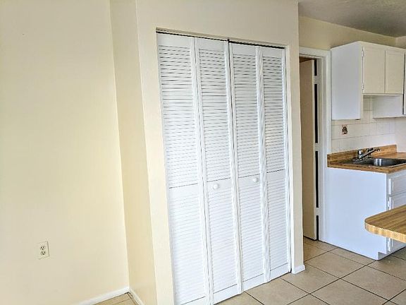 5th image of 2 S Florence Ave