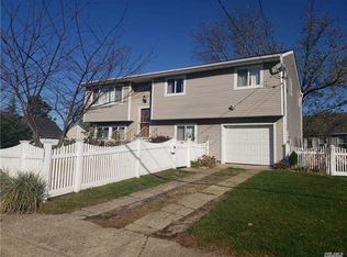 121 Doges Promenade, Lindenhurst, NY 11757