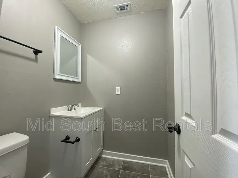 341 Fields Ave — Photo 4