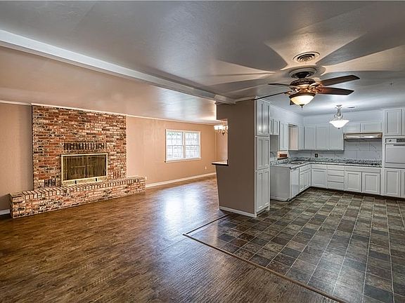 4th image of 1602 W C Ave