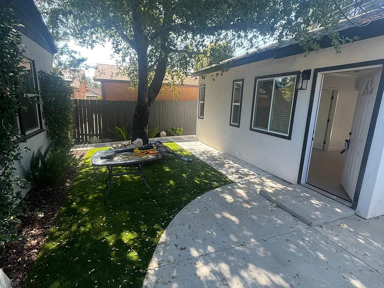 827 E Lemon Ave #1 — Photo 3