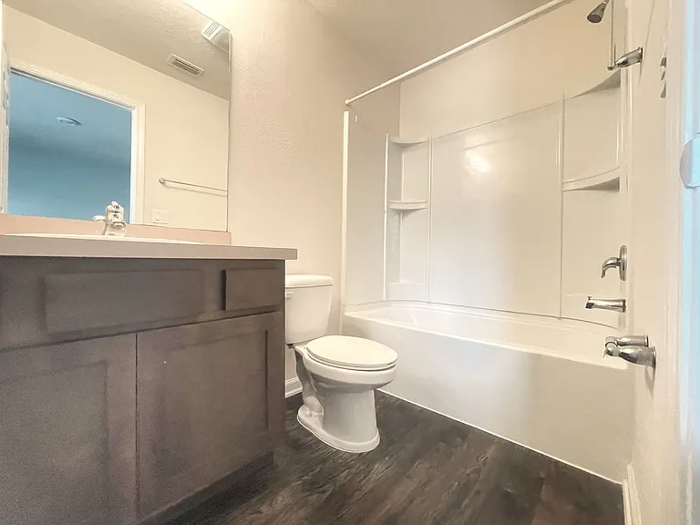 810 Capitol Pkwy — Photo 16