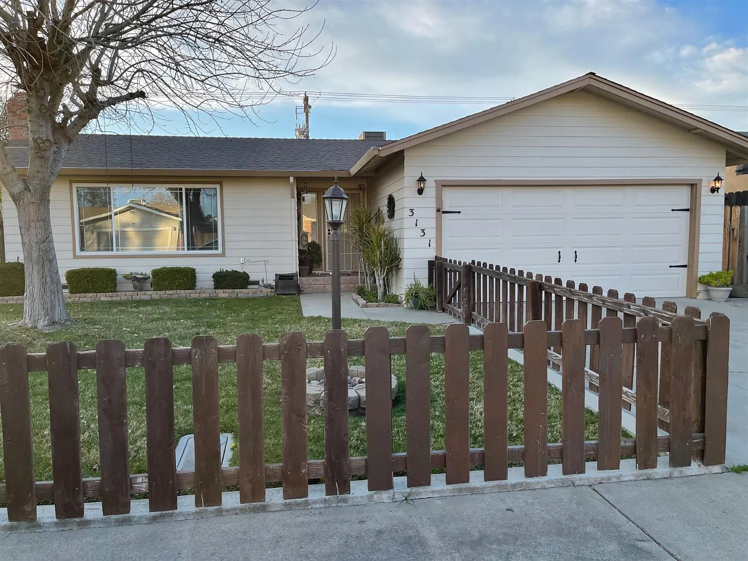 3131 Kellogg Ave photo 1