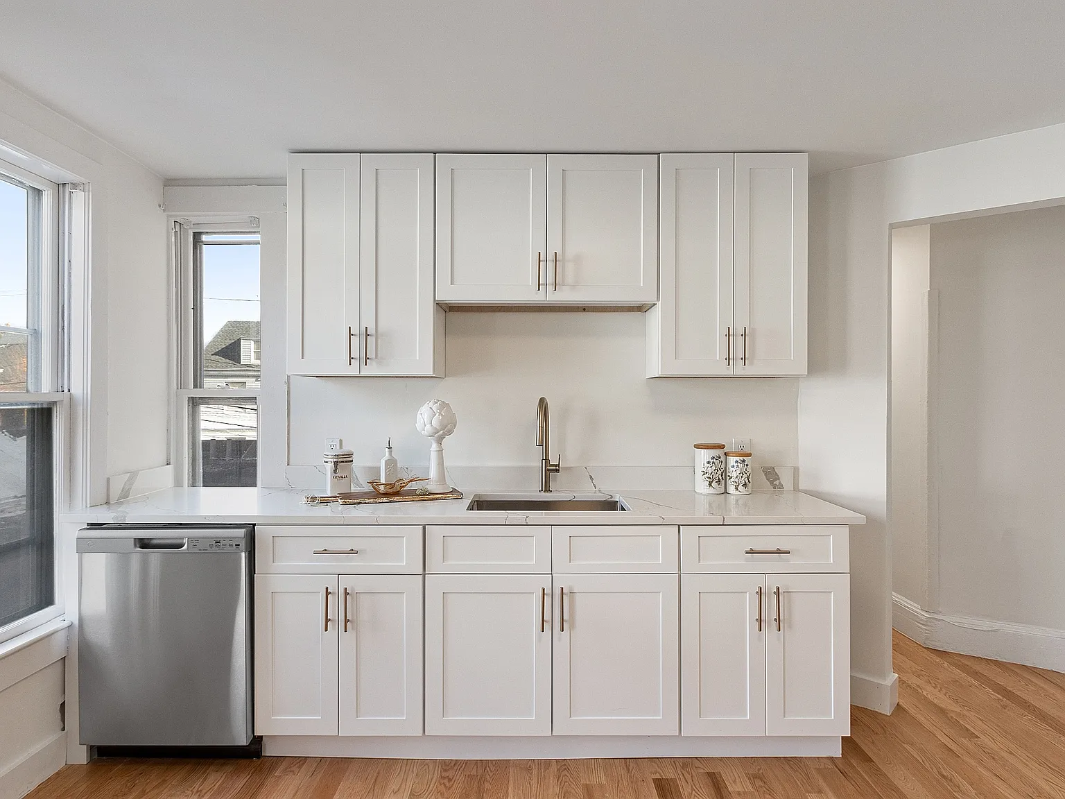 2 bed, 998 sqft, $2,900 — Photo 1