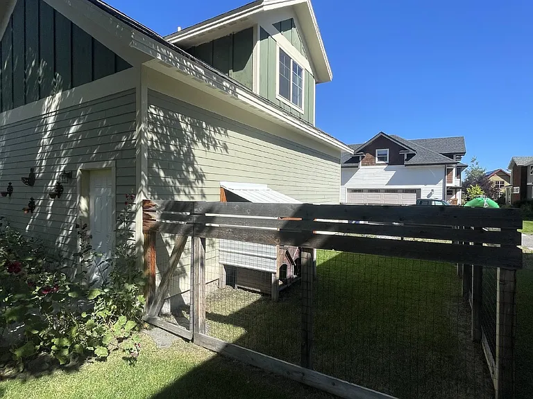 1 bed, 1.0 bath, 640 sqft, $1,600 — Photo 11