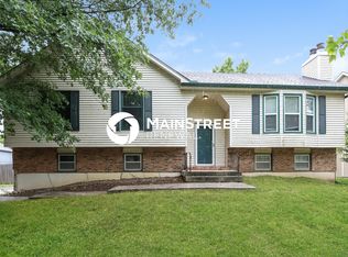 1625 E Sheridan Bridge Ln, Olathe, KS 66062