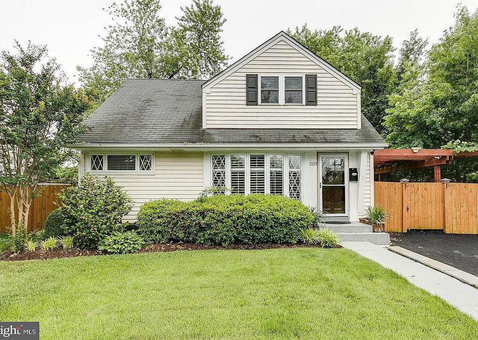 2nd image of 2203 Belle View Blvd