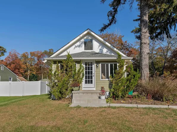 521 E Brook Ln, Galloway, NJ 08205