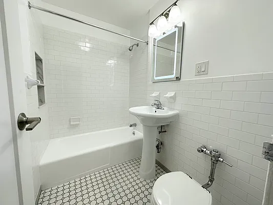 Rented by Bruma Realty LLC | media 17