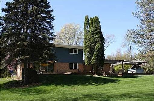 1st image of 2555 Roseland Dr