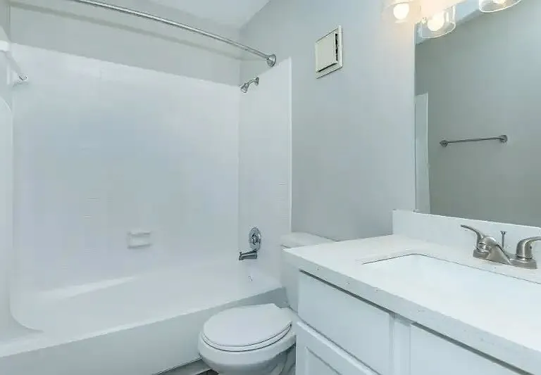 Experience modern living at Cali Crossing Apartments, where sleek finishes meet comfort. Enjoy a beautifully designed bathroom featuring a spacious layout and contemporary fixtures. Explore your next home todayschedule a tour now!