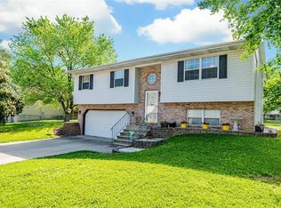 517 Bargraves Blvd, Troy, IL 62294