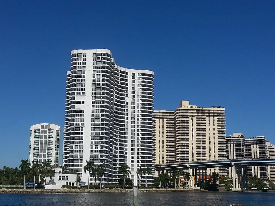 3530 Mystic Pointe Dr #20